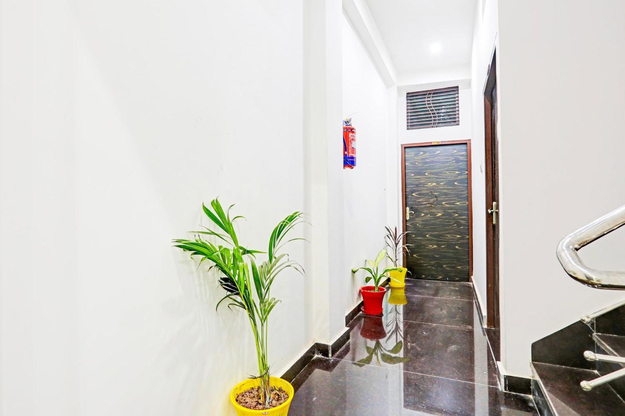 Hotel O The Maruti Paying Guest House Varanasi Exterior foto