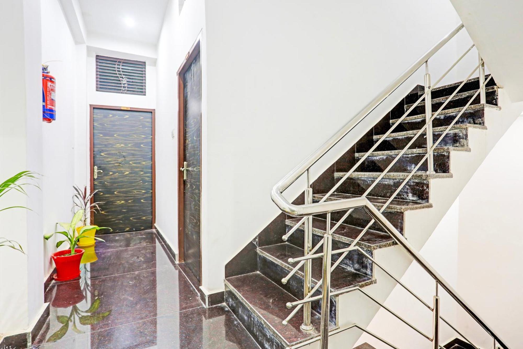 Hotel O The Maruti Paying Guest House Varanasi Exterior foto
